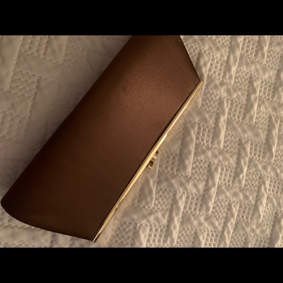 Women brown open toe heel 21/2 inches high, brown clutch bag/shoulder strap. - Picture 3 of 7